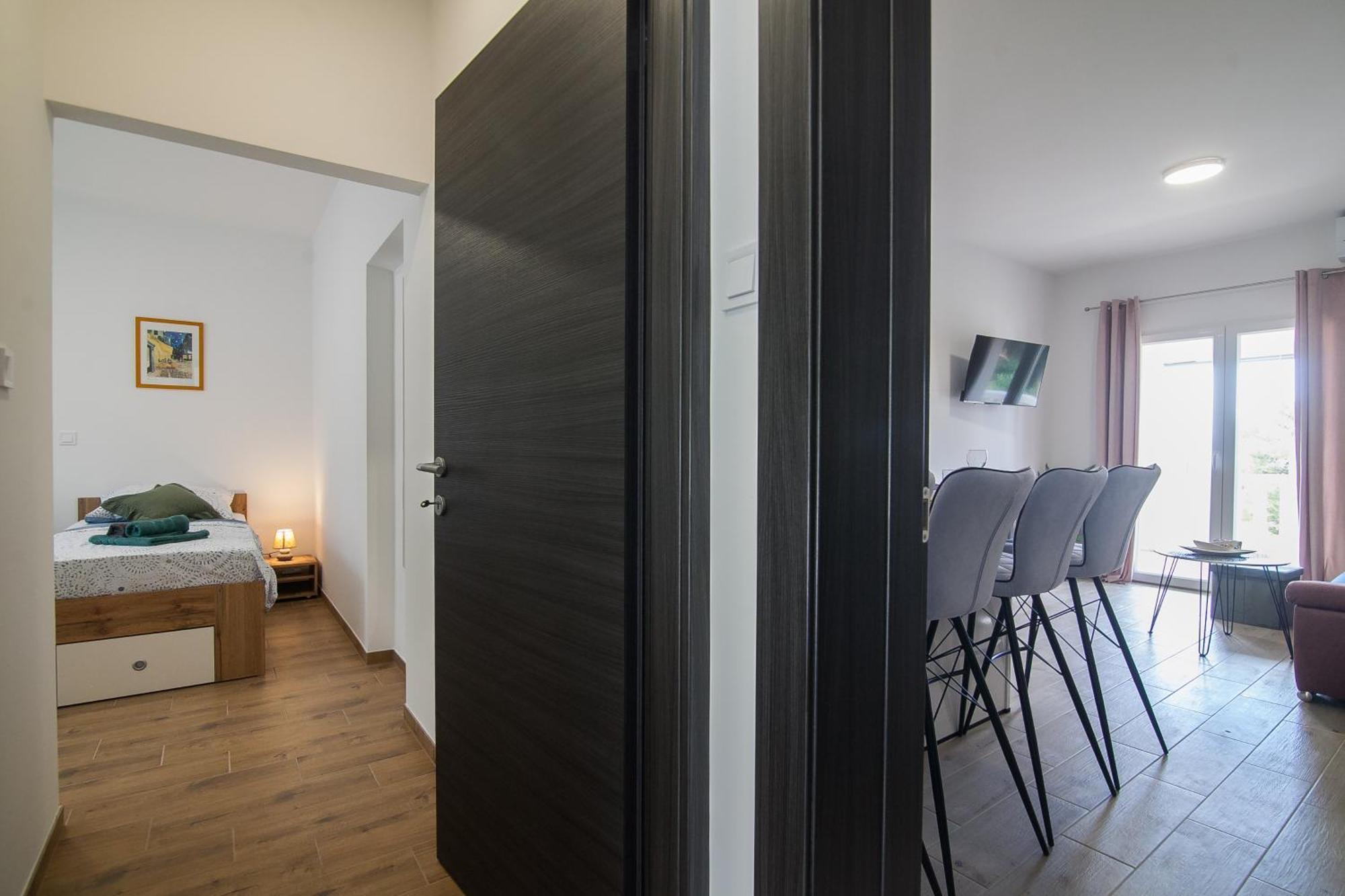 Family Apartments Brach Bol Exteriér fotografie